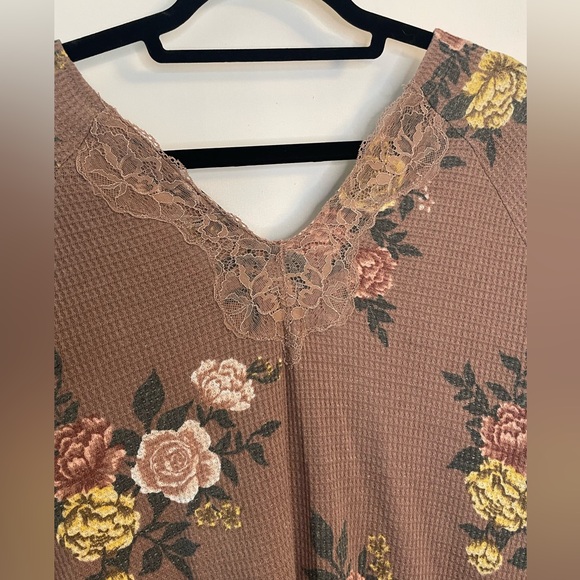 Floral and Lace Thermal Long Sleeve - Torrid - Size 1 (14/16) - Picture 4 of 5